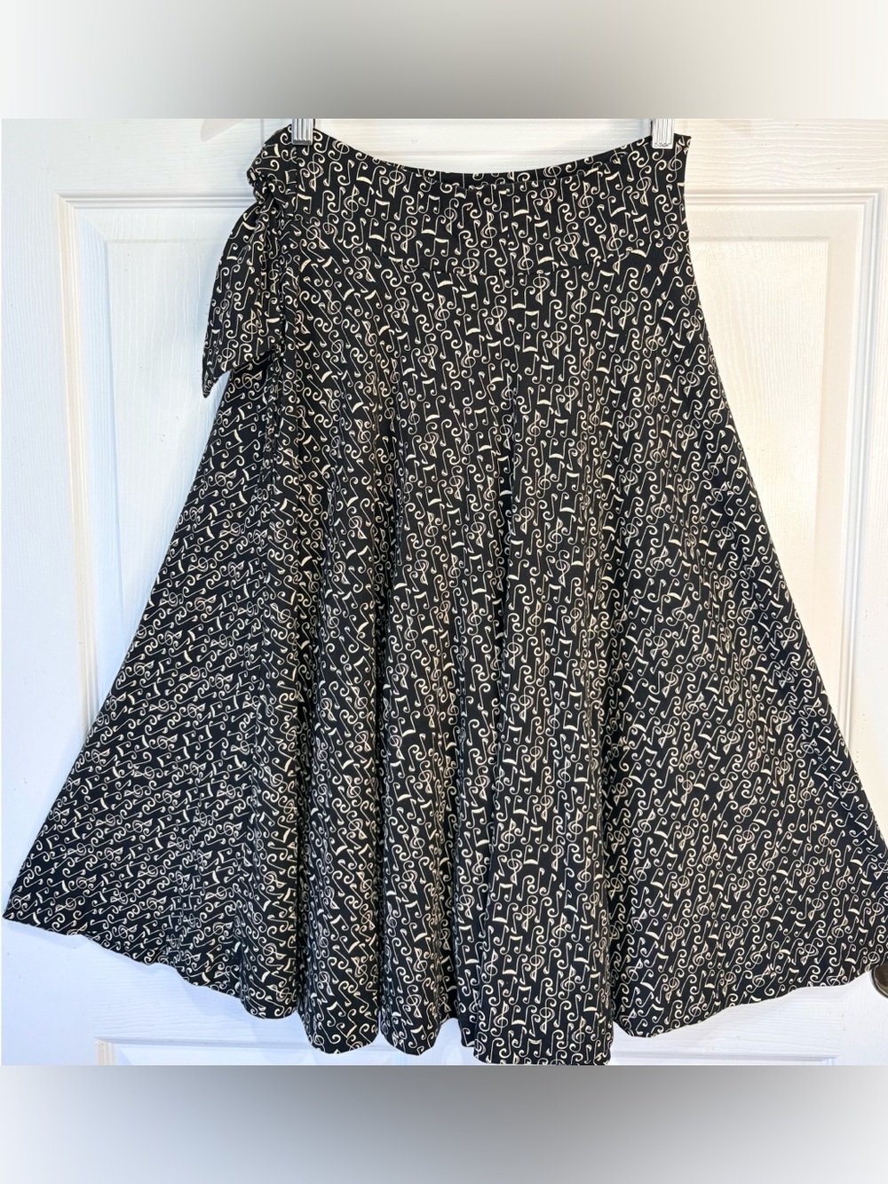 MODCLOTH Effie's Heart Music Note Wrap Swing Skirt With Pockets Large
